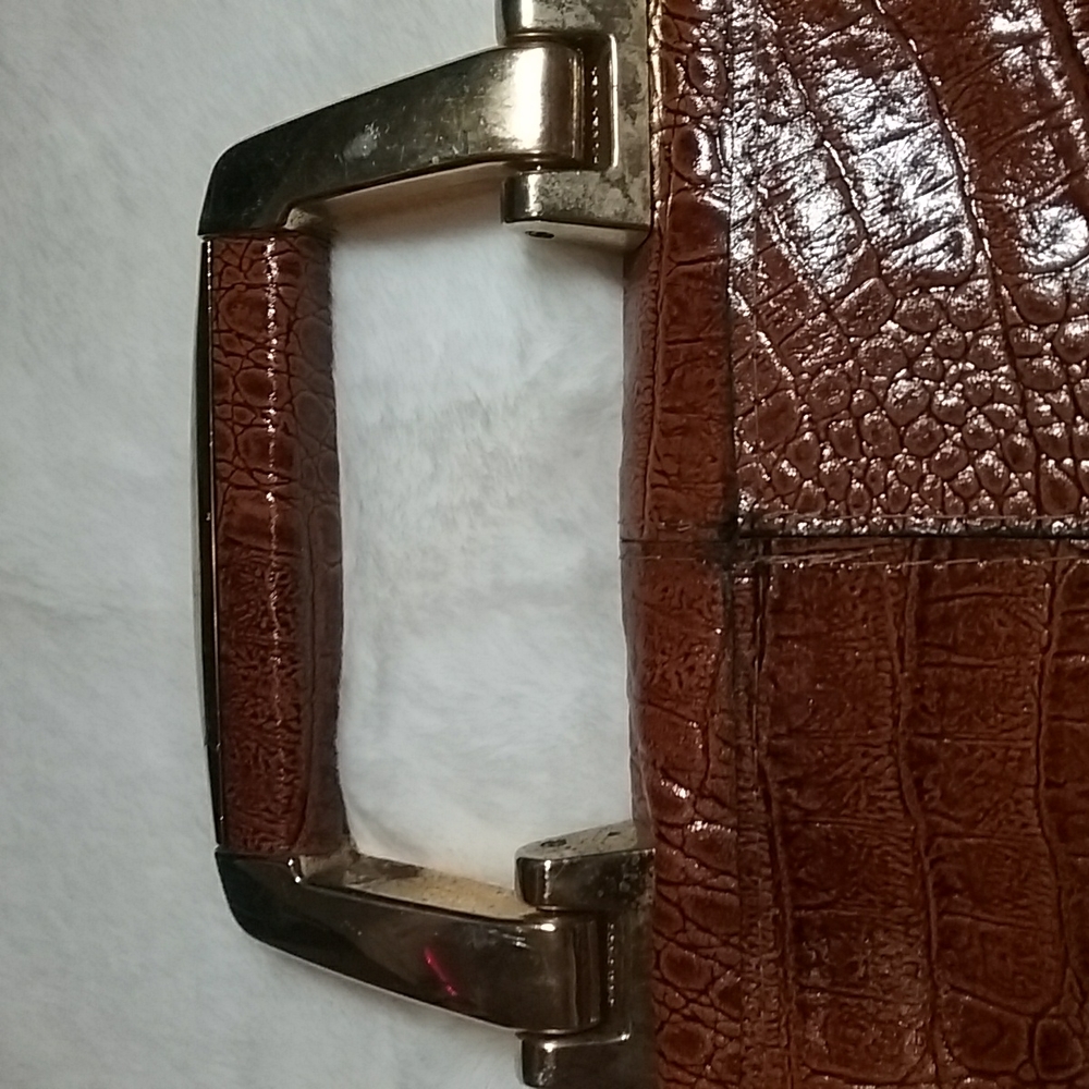 COPY - Brown gator skin clutch with gold handle - Picture 4 of 6